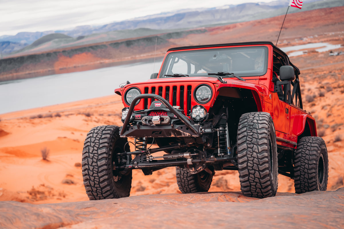 Stubby Front Bumper w/ Stinger for Jeep YJ / TJ / LJ Motobilt