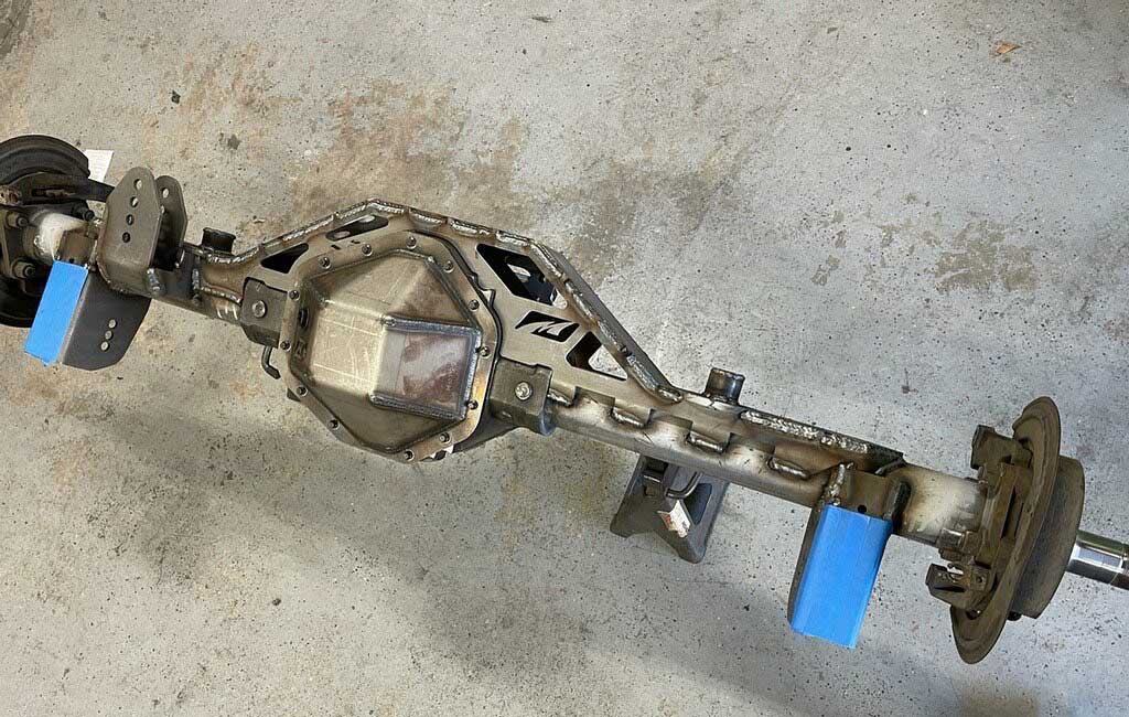 MudTireMedia Installing a 14 Bolt Rear Axle Truss & Pinion Guard