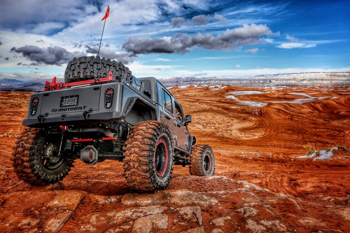 Jeep Gladiator with Motobilt bobbed replacement bed installed