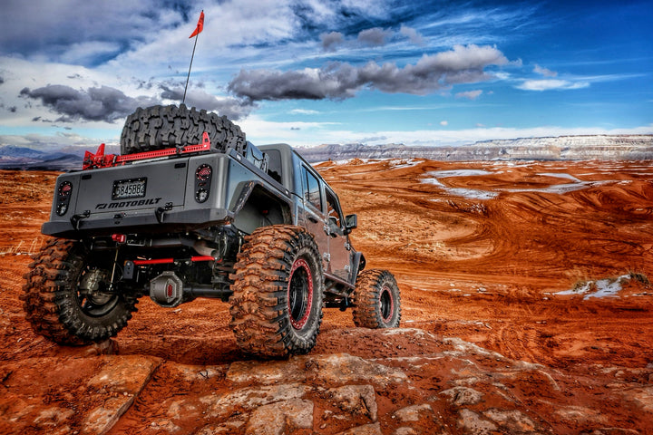 Jeep Gladiator with Motobilt bobbed replacement bed installed