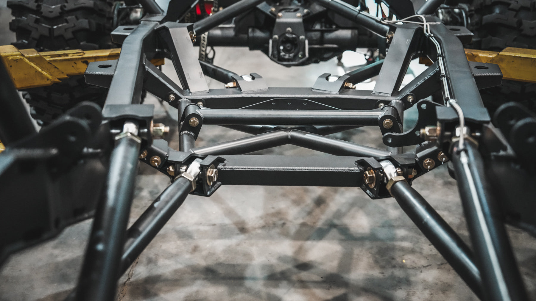 Installed Motobilt MB7009 double triangulated link layout on the El Jefe Jeep YJ