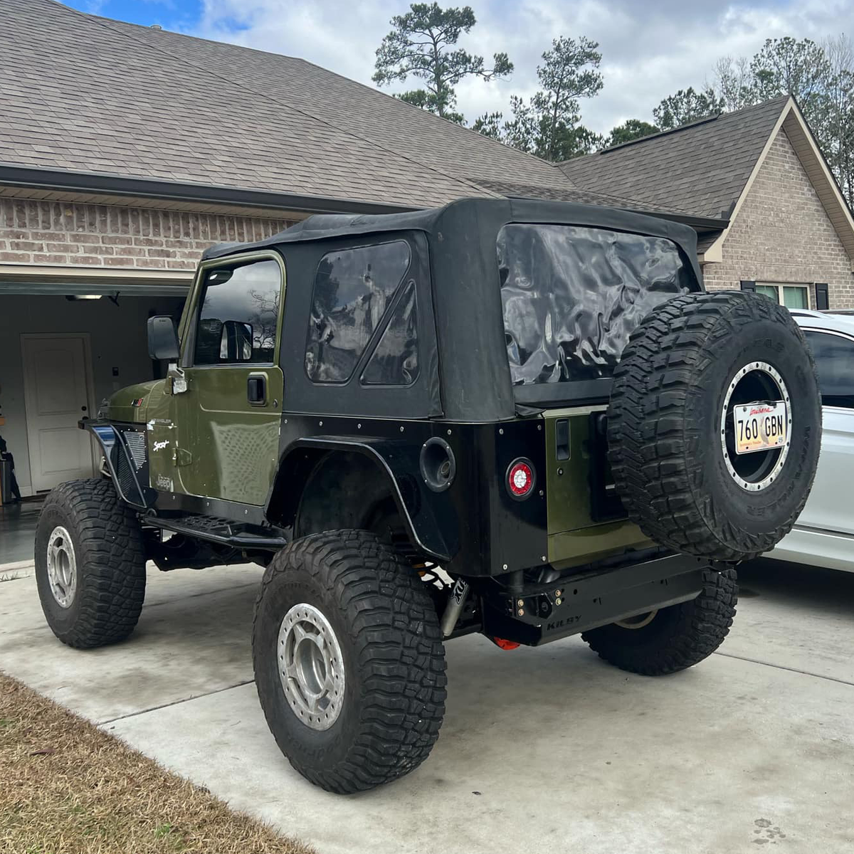 Motobilt Factory Cut Corner Guards MB1055 for Jeep TJ 3/16" steel with cut outs for 4.5" round tail lights, gas filler, and tire carrier hinges installed on green tj with crusher 4" fenders n 35's painted black