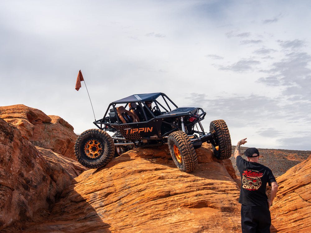 Tippin, Hunter DuBose’s Motobilt buggy crawling sandstone