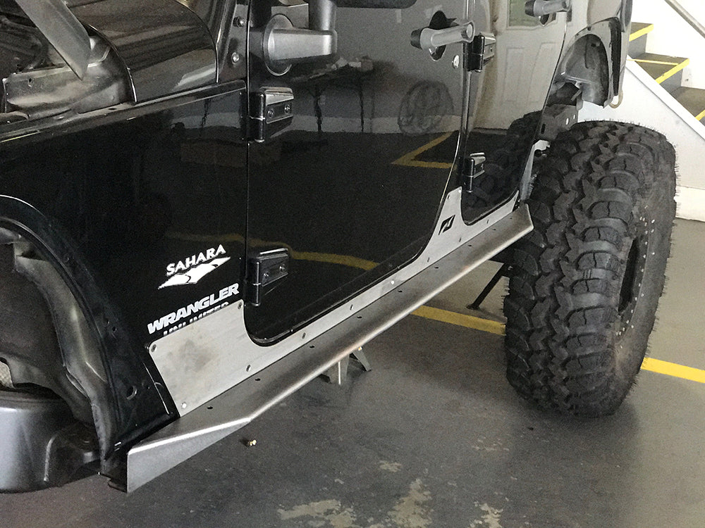 Crusher Series Rocker Guards w/ Step for Jeep JKU 4 Door - Motobilt